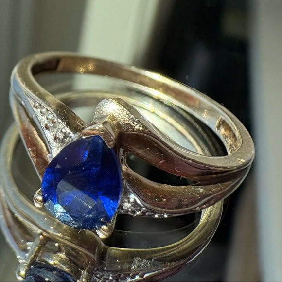 10k Gold and Sapphire Blue Teardrop Ring - Picture 5 of 7